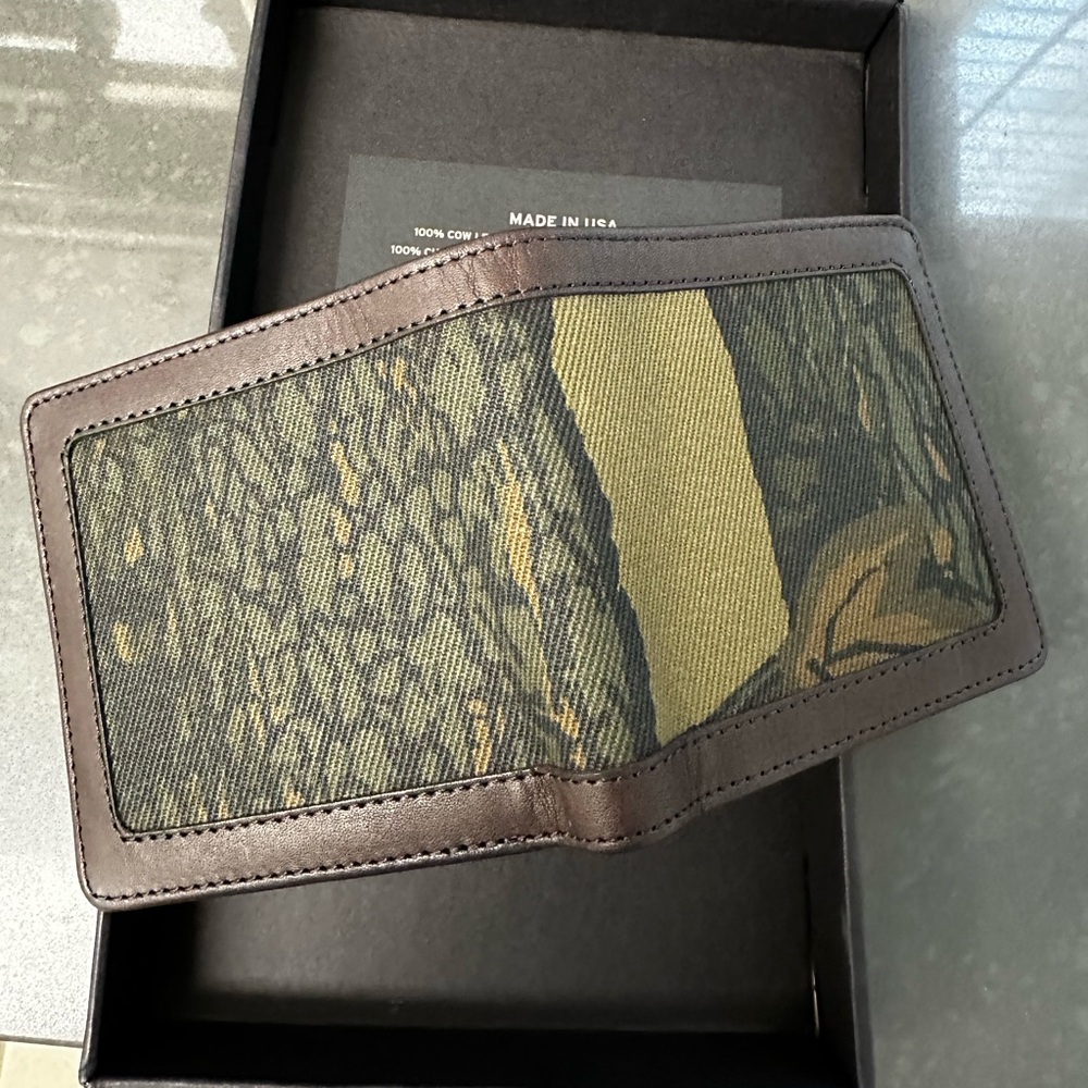 Filson Camo Packer wallet 100% Leather brand new